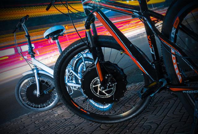 30秒でインストール。ママチャリにもポン付けOKな前輪駆動電動ホイール