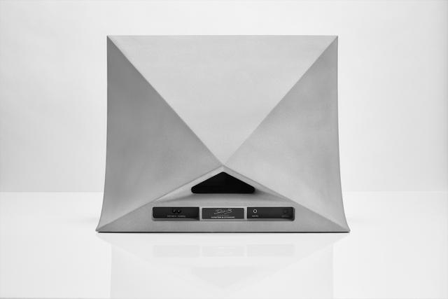 MW770_Speaker-BackStraight_R