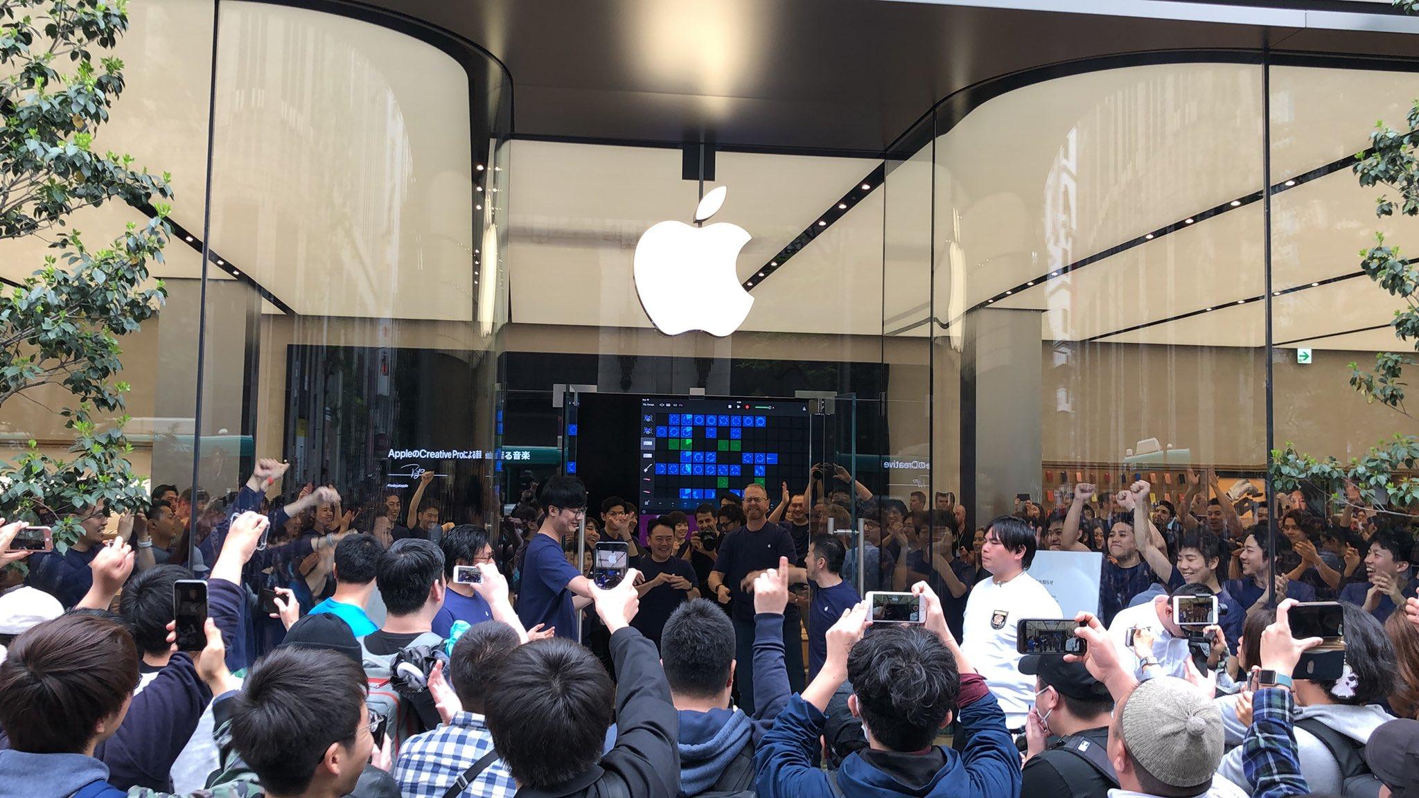 Apple 新宿がオープン！ 国内初のコミュニティ型店舗【初日朝の店内