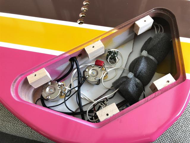 Irigまるごと入れちゃいました スマホとダイレクトに接続できるエレキギター ギズモード ジャパン Irigまるごと入れちゃいました スマホとダイレクトに接続できるエレキギター ギズモード ジャパン