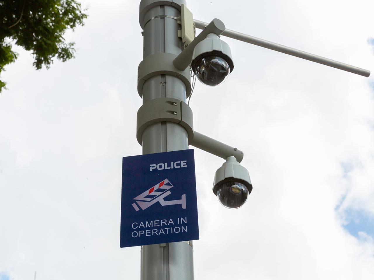 シンガポール、街灯に顔認証カメラをテスト導入へ