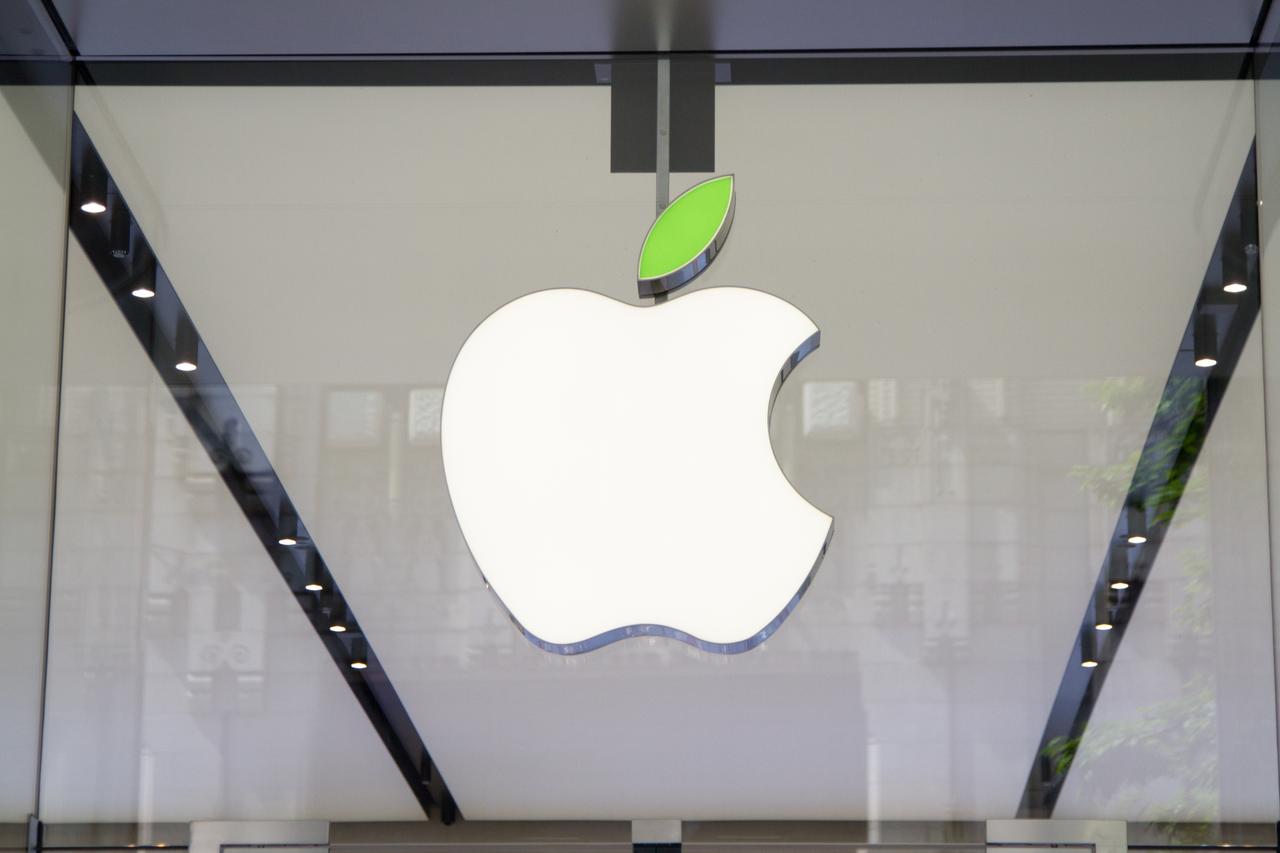 Apple 新宿のロゴが、初めての衣替え！ 4月22日の｢アースデイ｣に向けてAppleが発表したこと
