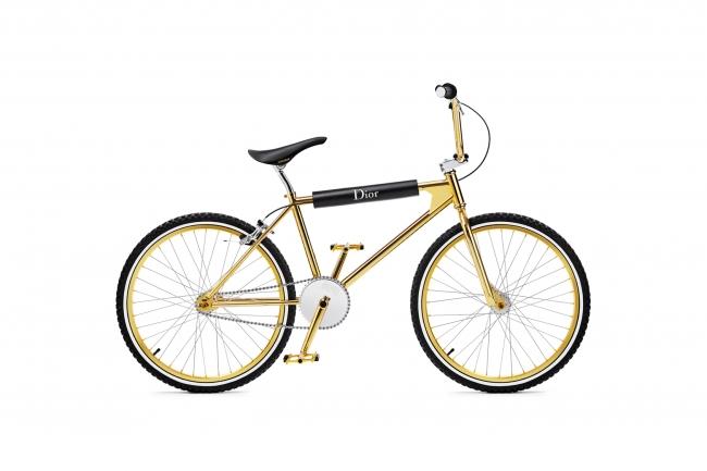 お値段54万円で限定100台。高級ブランド｢ディオール オム｣の金ピカBMX