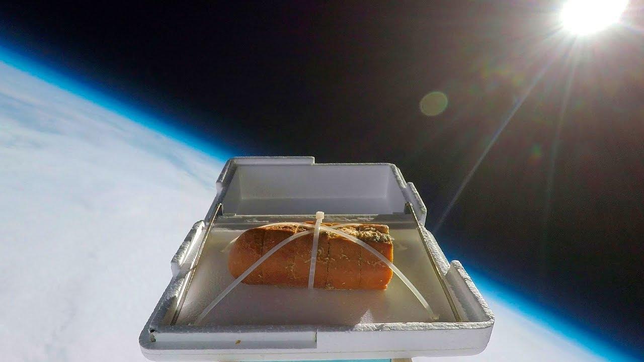 食感に変化アリ。YouTuberが宇宙に打ち上げて地上に戻ってきたパンを食べる