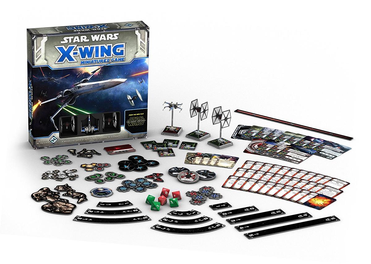 卓上が『スター・ウォーズ』の戦場になる。フィギュアを使って対戦 