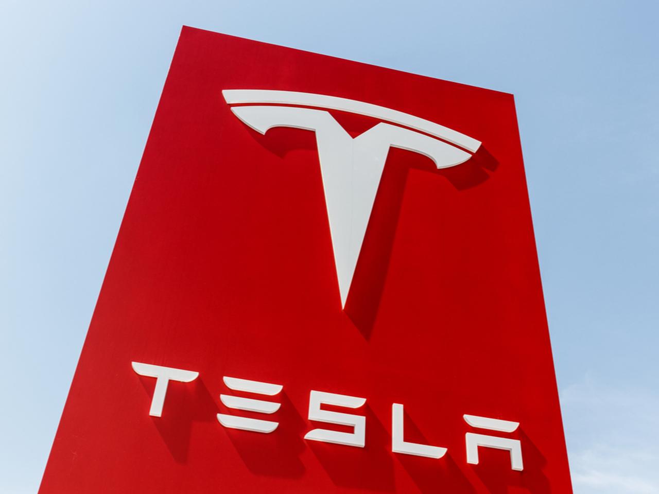 Teslaでは社員の推薦がない契約社員は月曜から出社禁止だそうです