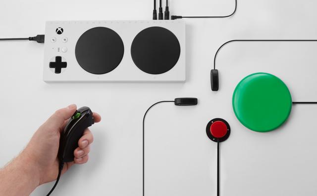 180517_xbox_adaptive_controller_2