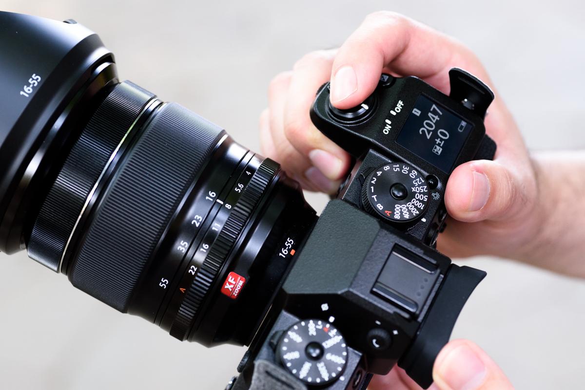これはミラーレス一眼なのだろうか？ FUJIFILM X-H1レビュー 