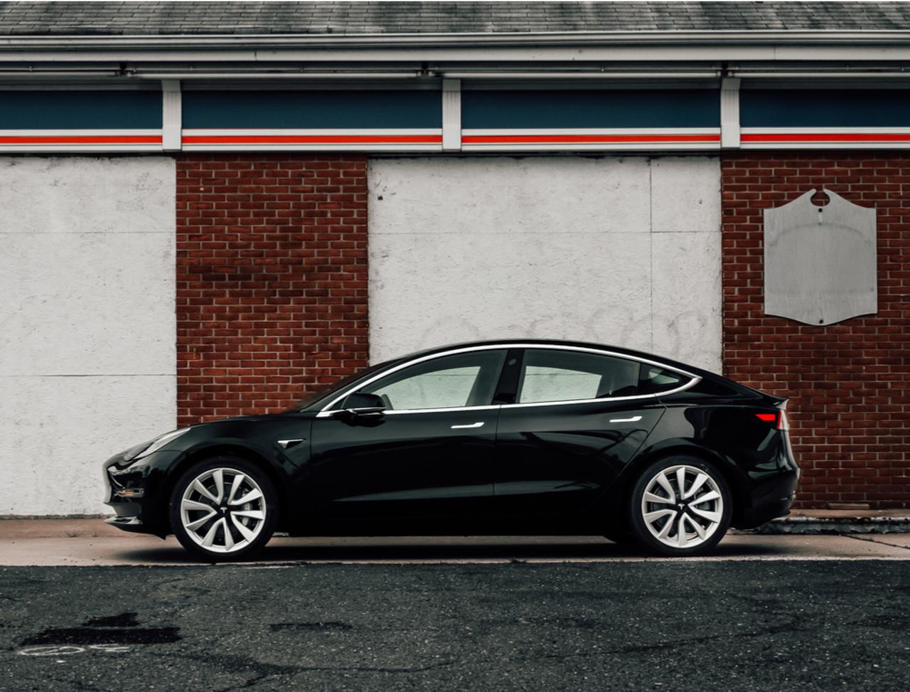 Tesla Model 3が想定の航続距離よりはるかに長い約975kmを走行。でもその後、充電できなくなる