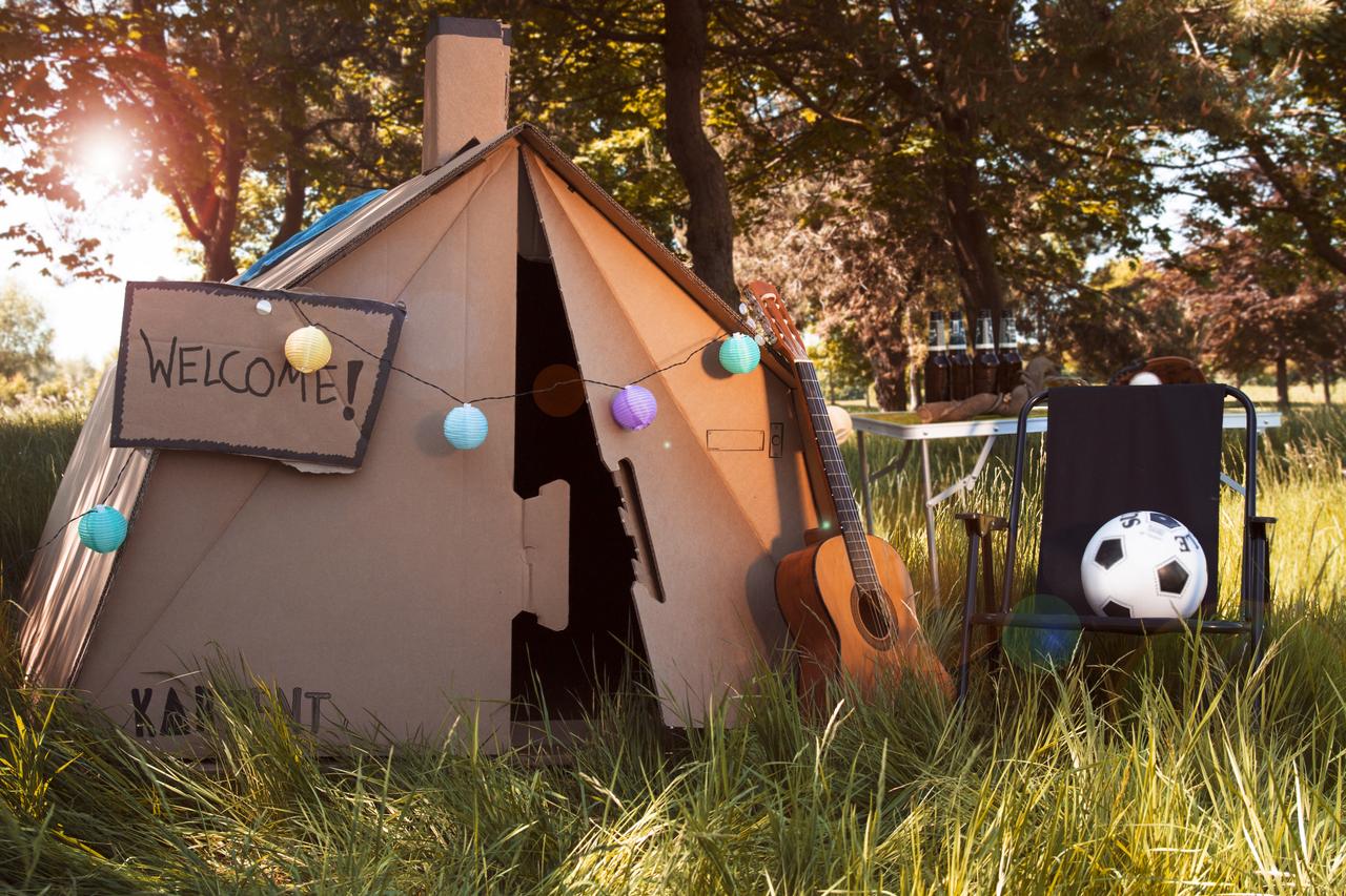 秘密基地っぽい段ボールテントが、音楽フェスの環境問題を救うかも
