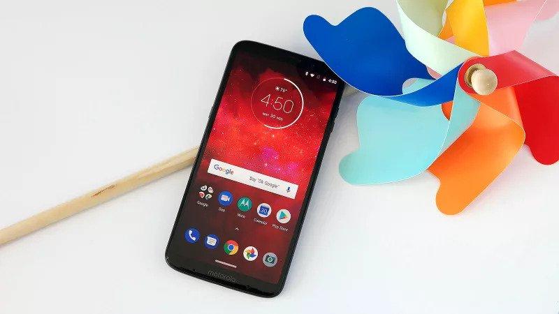 Moto Z3 Playハンズオン：Motorolaはモジュール式スマホを諦めず