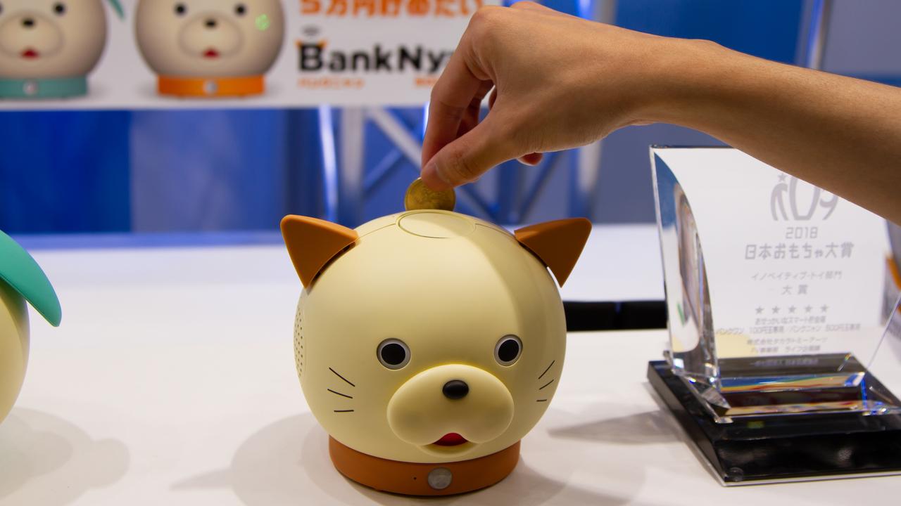 最新のIoT貯金箱は、お金を催促してくる!?｢おせっかいなスマート貯金箱 バンクワン／バンクニャン｣ #東京おもちゃショー2018