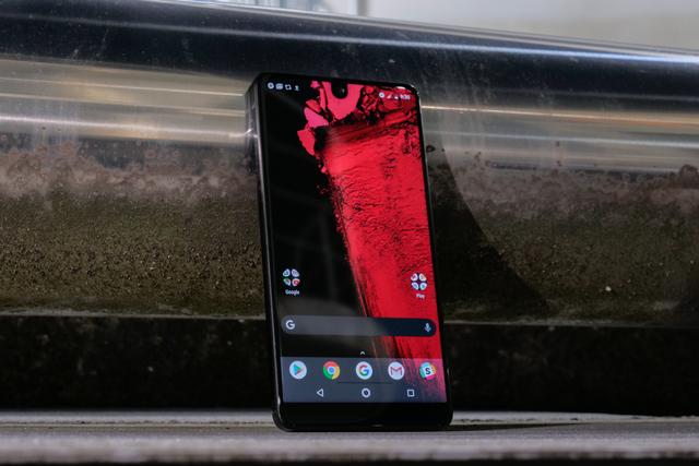 180622_essential_phone-1094851
