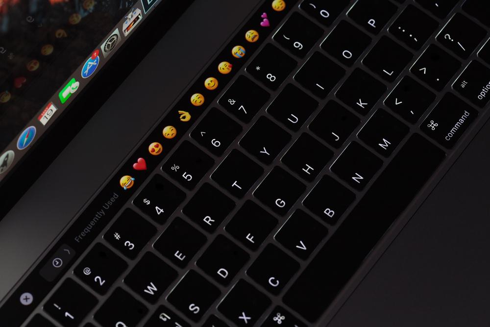高品質の人気 Apple MacBook USキーボード 殖やす 2016年モデル 15インチ Pro MacBook本体