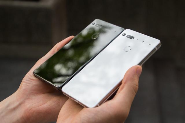 180622_essential_phone-5167