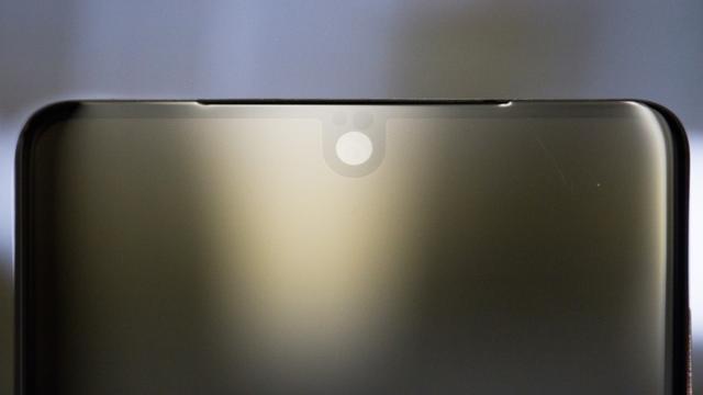 180622_essential_phone-notch-opt