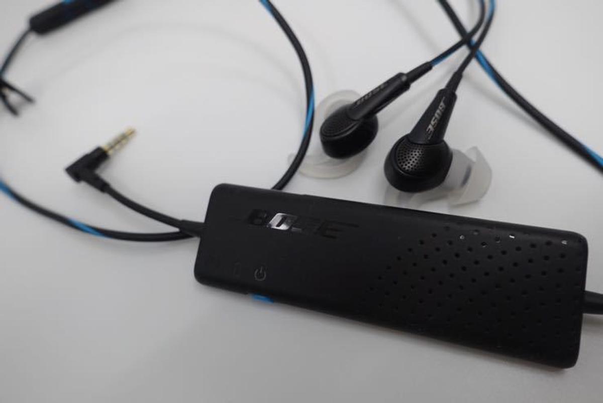 時代に逆行、でも満足。わたしがBoseのワイヤ付きノイズキャンセリング 