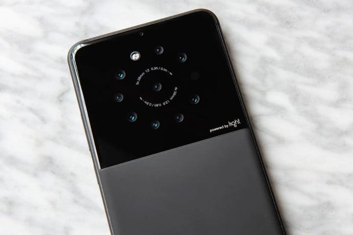解像度は最大で6400万画素！ 最大9カメラ搭載のスマホが開発中
