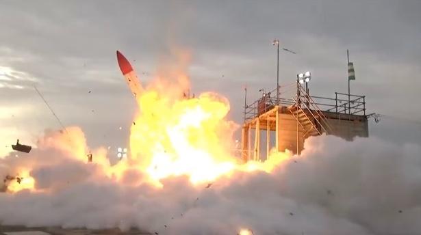打ち上げ→墜落→炎上。国産の民間ロケット｢MOMO｣2号機の