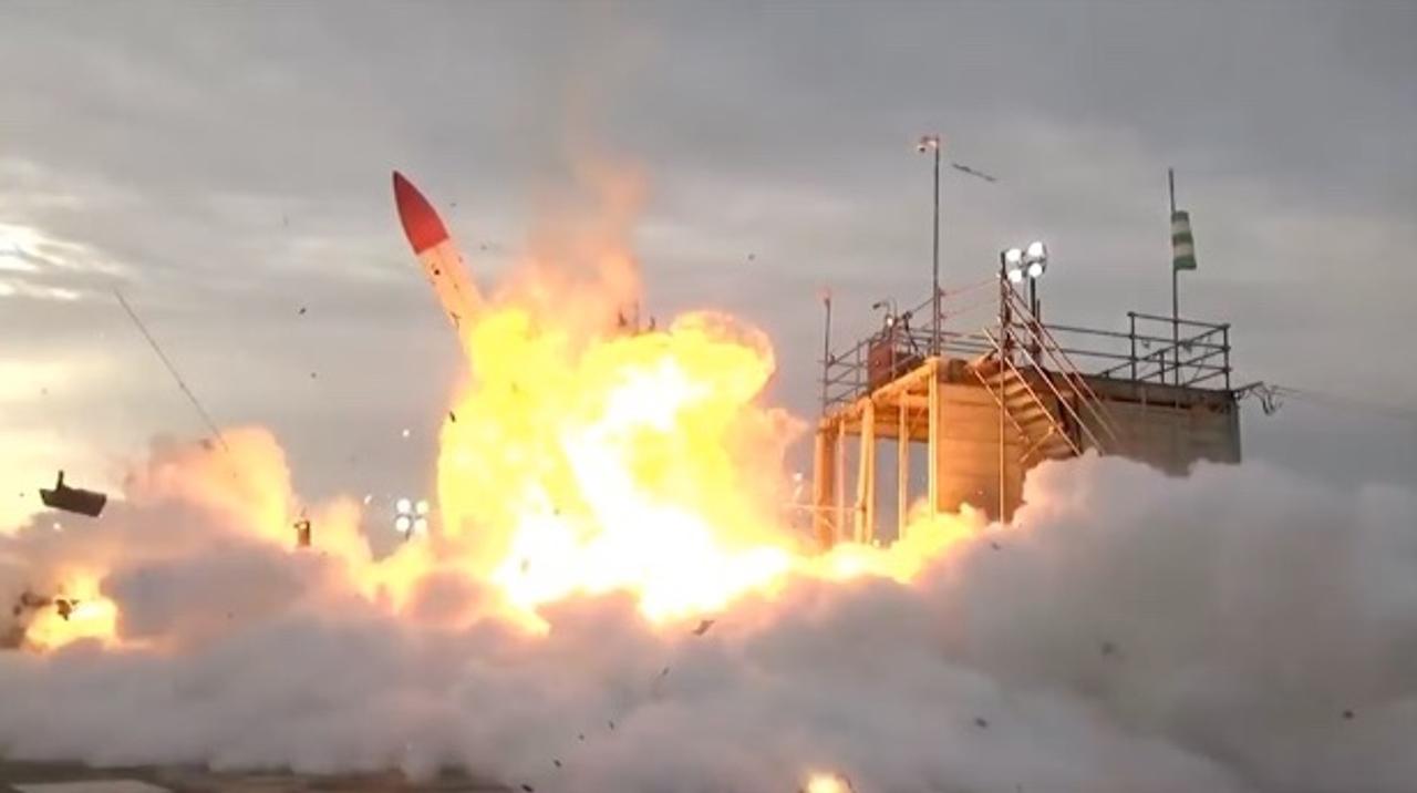 打ち上げ→墜落→炎上。国産の民間ロケット｢MOMO｣2号機の打ち上げ映像が、悲しくも力強い