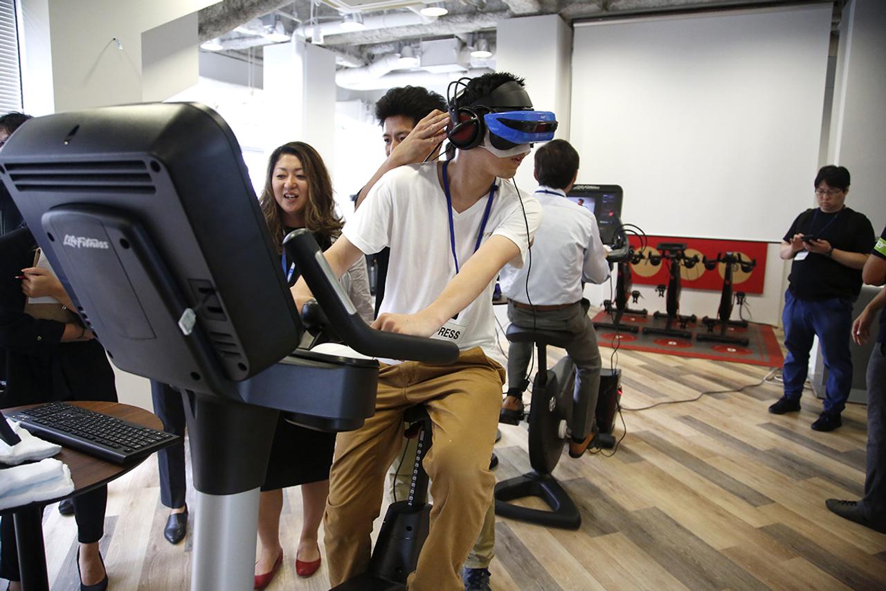 エアロバイクし｢ながら｣VR。テクノロジーでフィットネスに大変革が起きてる
