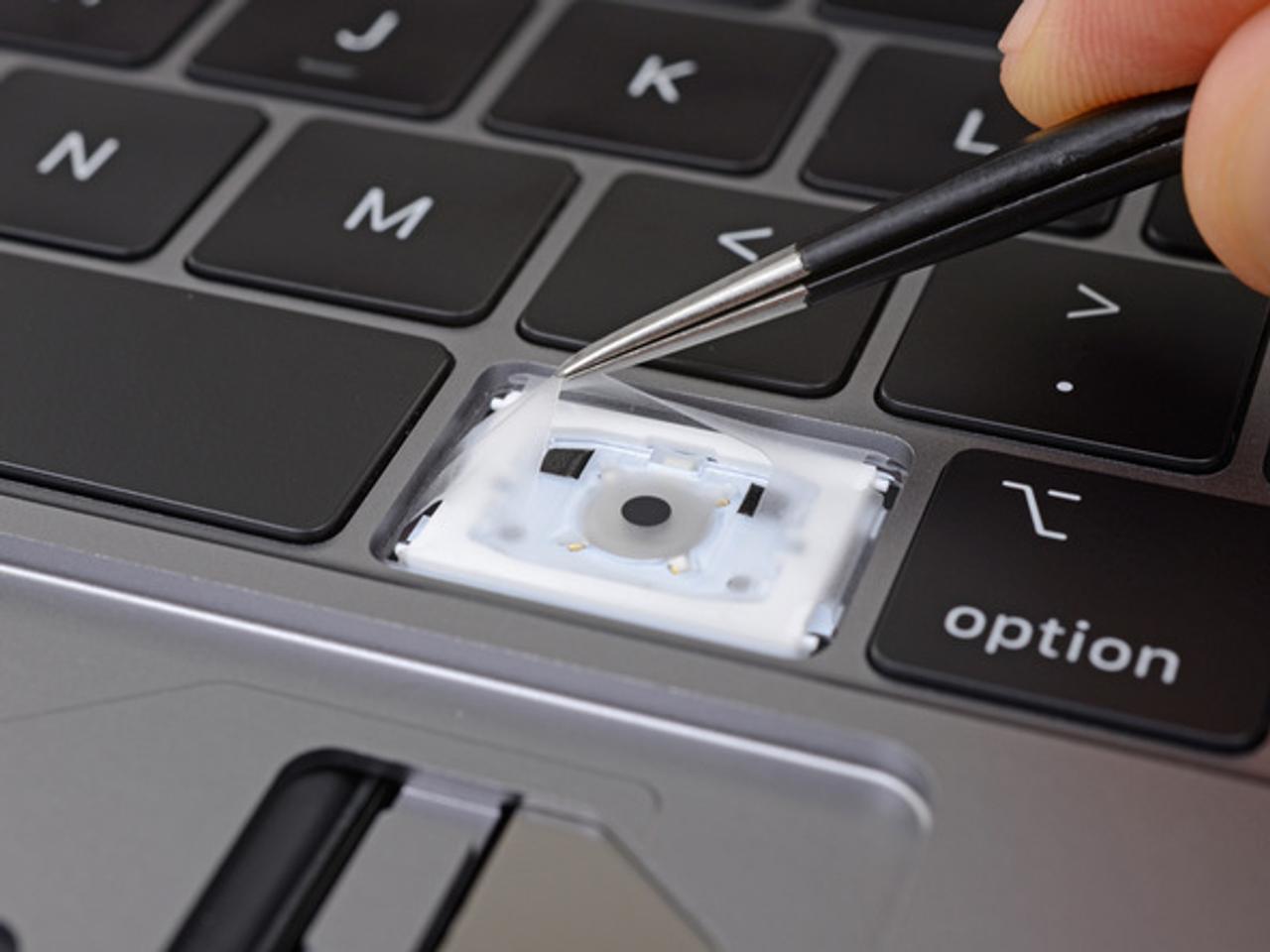 新型MacBook Proの改良点、第3世代のバタフライキーボードには｢シリコンの膜｣があった
