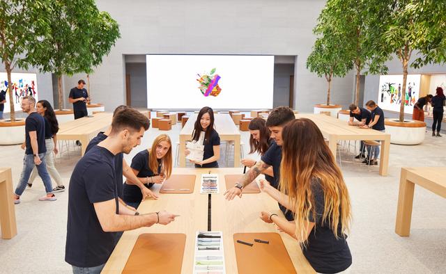 180725_apple_piazza_liberty_3
