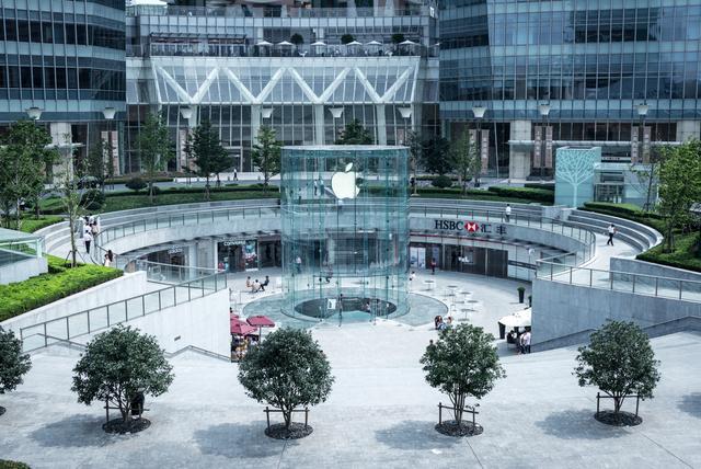 180725_apple_piazza_liberty_4