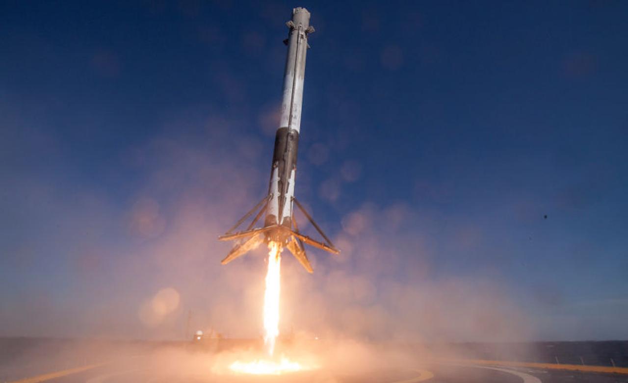 SpaceX｢着陸したブースターを来年から24時間以内に再発射してみるよ｣