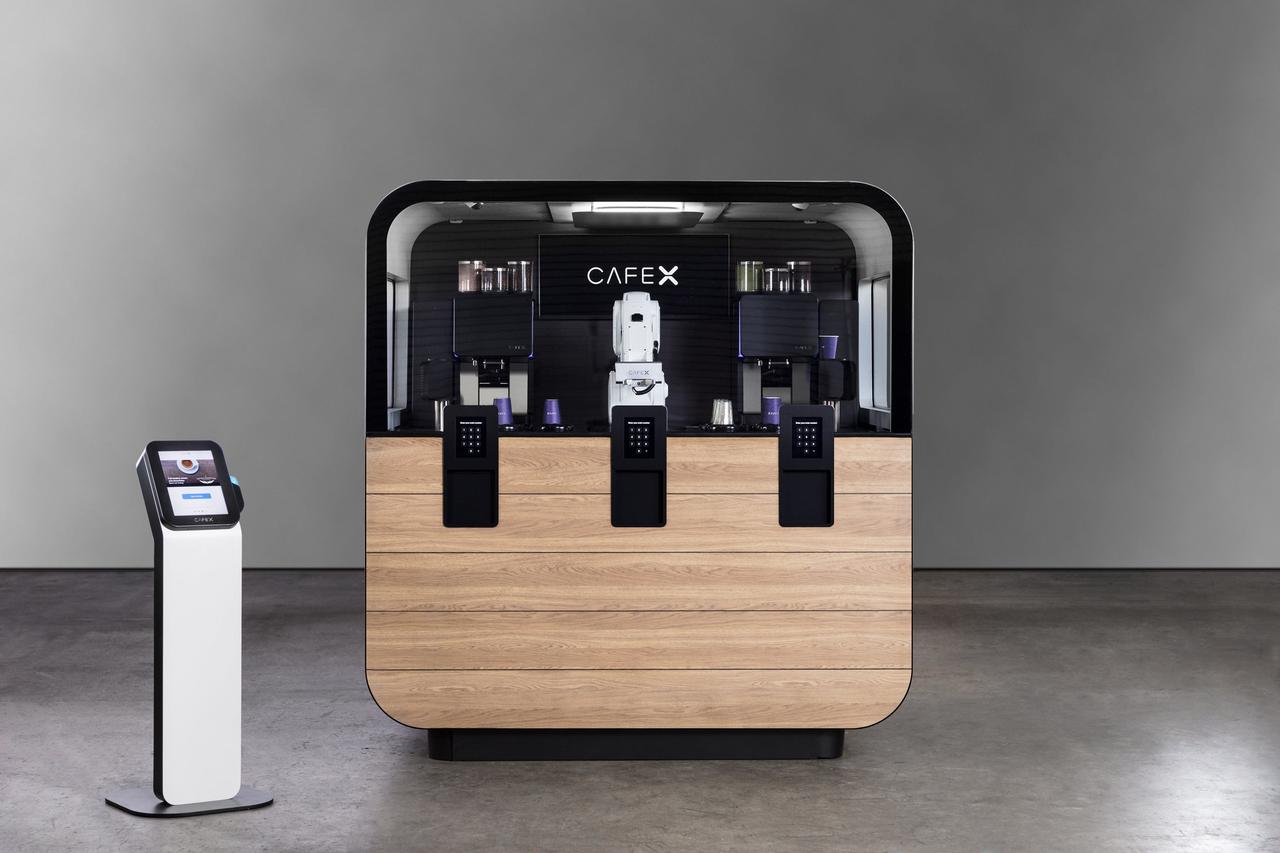 ロボットだけで切り盛りするコーヒースタンド｢Cafe X｣が未来