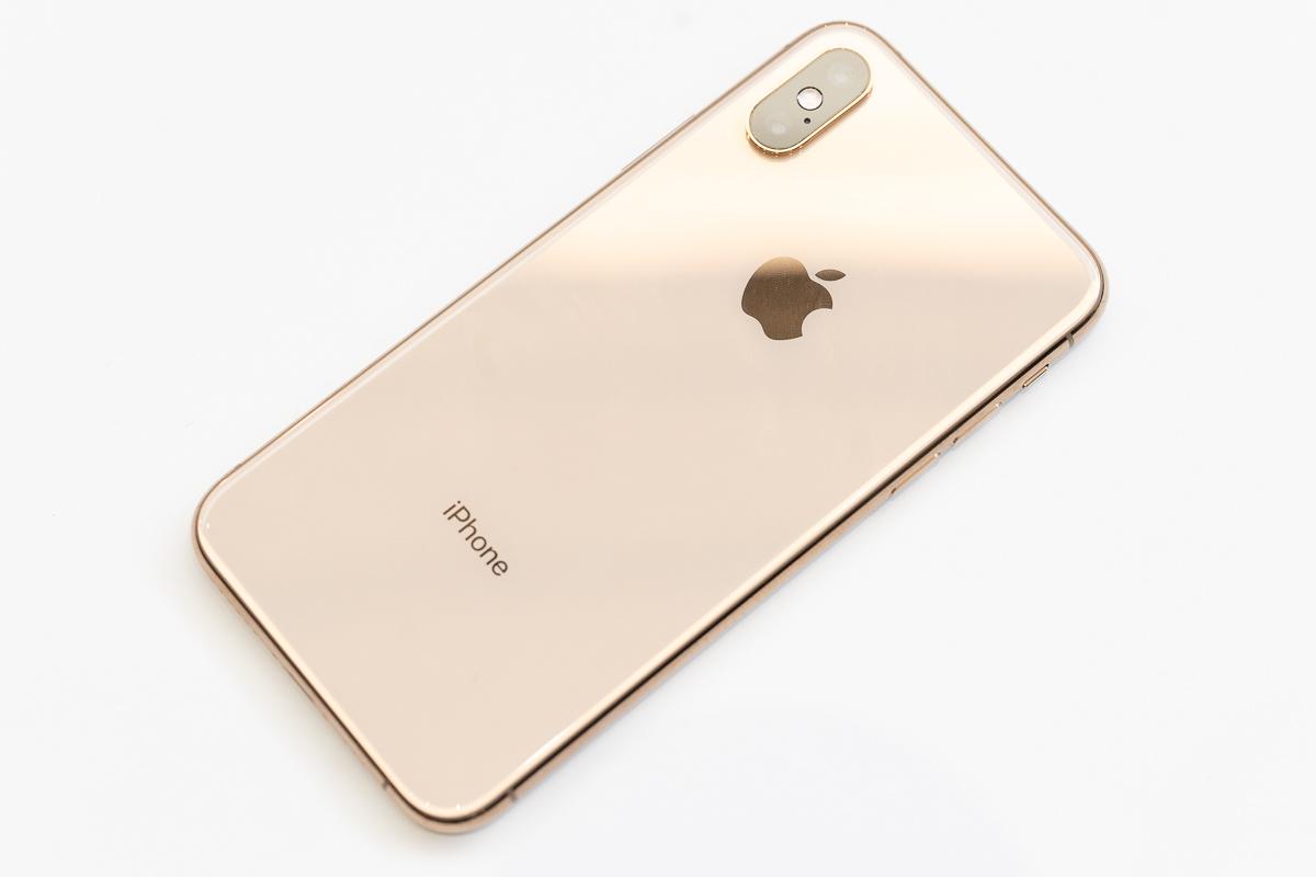 iPhone XS, iPhone XS Maxハンズオン：心奪われるゴールド、Maxのデカ