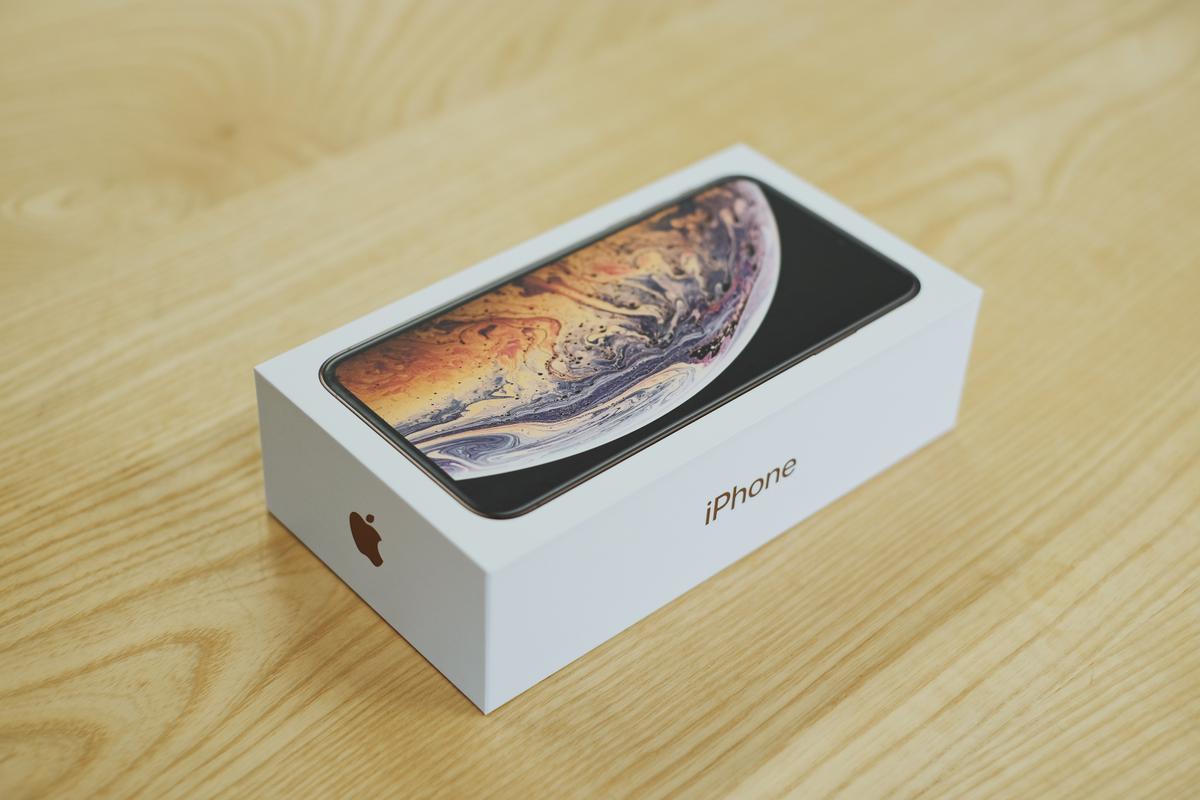 iPhone XS Max アンボックス：吸いこまれそうなほど大きくて美しい