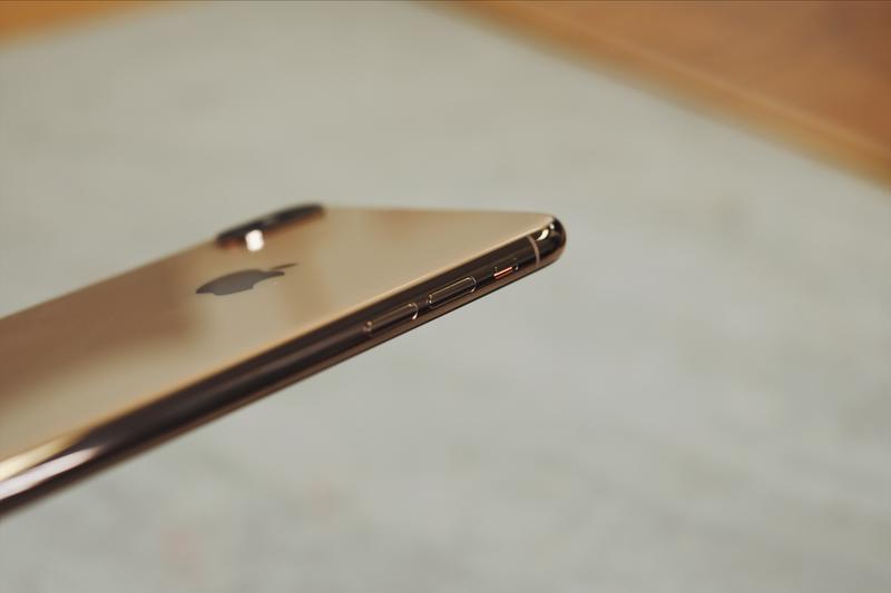 iPhone XS Max アンボックス：吸いこまれそうなほど大きくて美しい