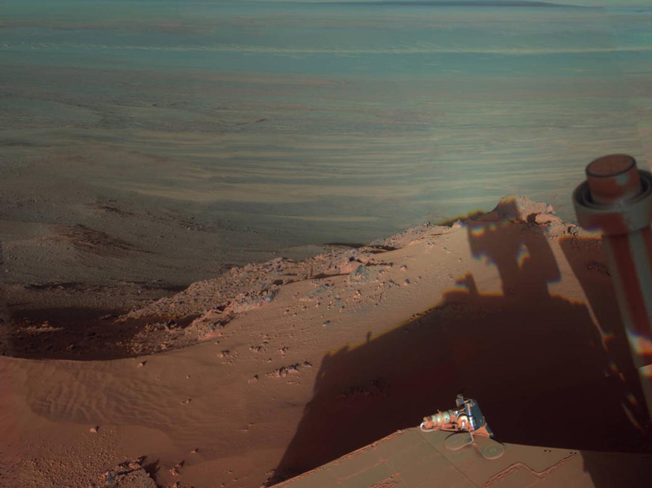 火星の嵐でいまだ眠りつづけている探査機へ、NASAが懸命に信号を送り続ける理由