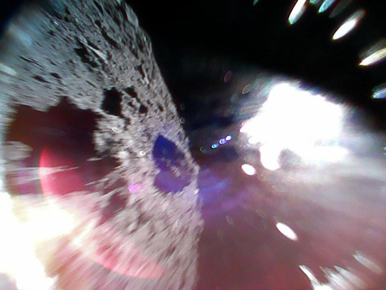 着地！ 探査機｢MINERVA-II1｣、小惑星探査機｢はやぶさ2｣から投下成功！