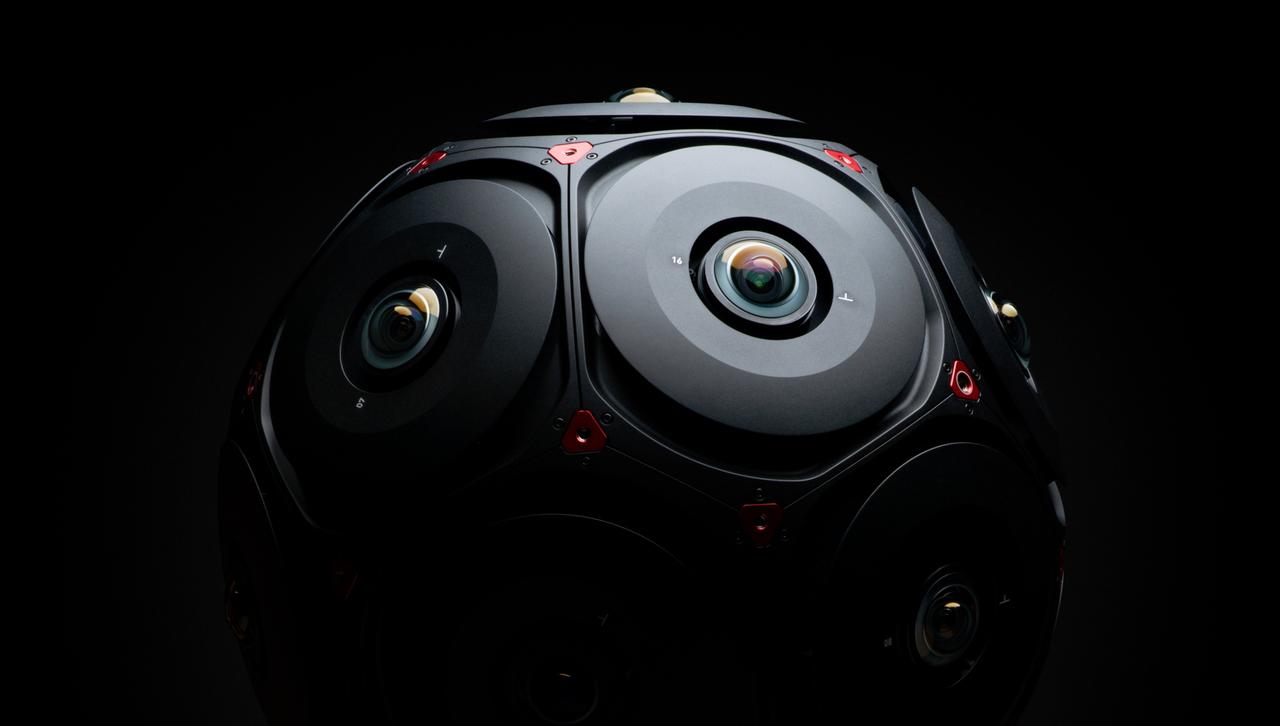 プラネタリウムと見紛うFacebook × REDの本気VRカメラ。映像内を歩ける未来が来ちゃった