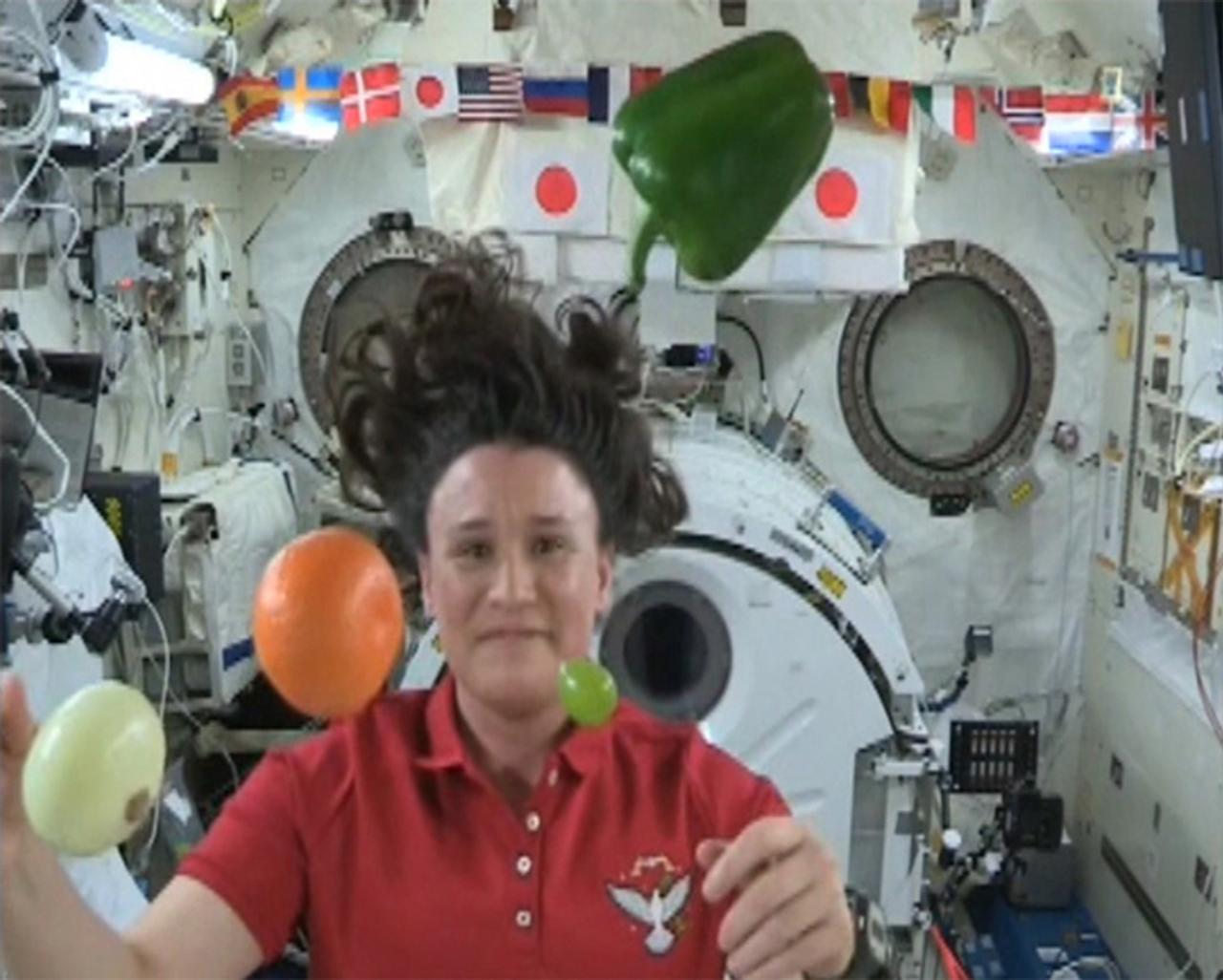 今夜はチーズバーガーだ！｢こうのとり｣7号機、国際宇宙ステーションに新鮮な野菜を運ぶ