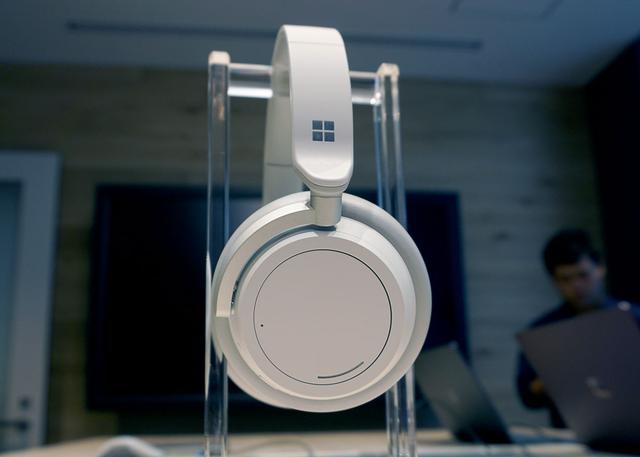 SurfaceHeadphone3