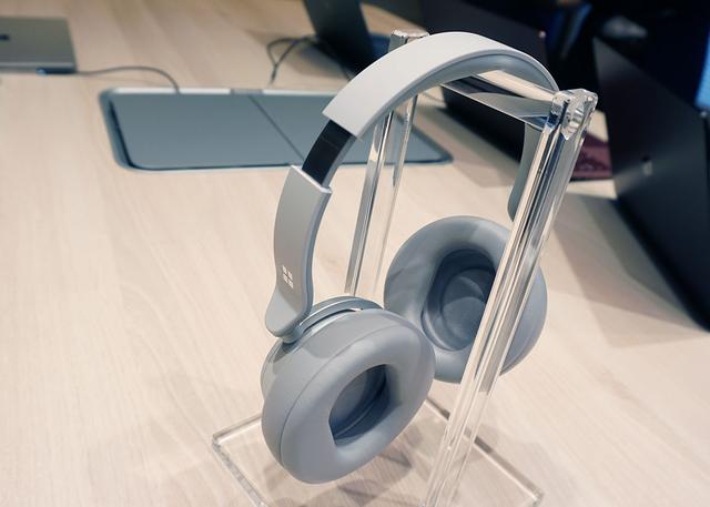 SurfaceHeadphone4