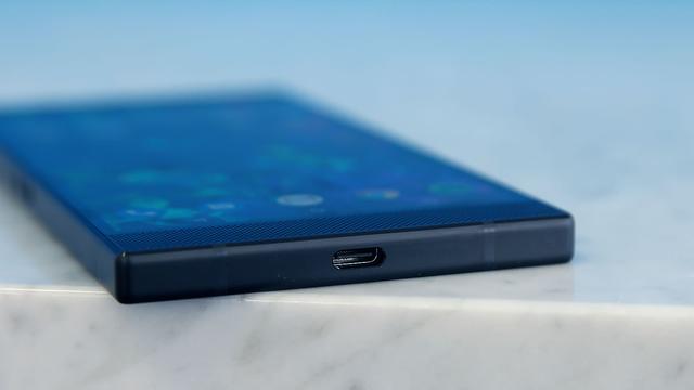 181011razerphone(8)