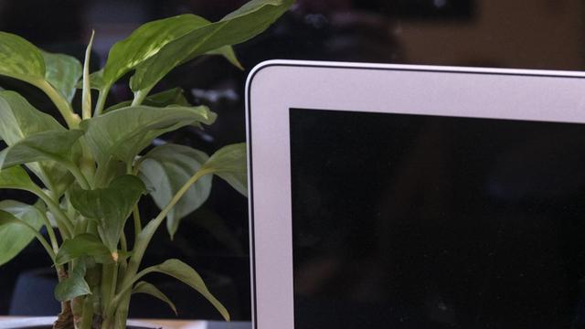 181029_please_put_the_macbook_air_out_of_its_misery_1