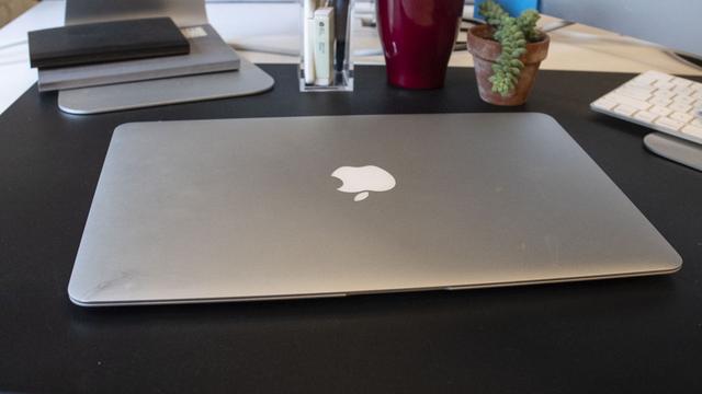 181029_please_put_the_macbook_air_out_of_its_misery_3