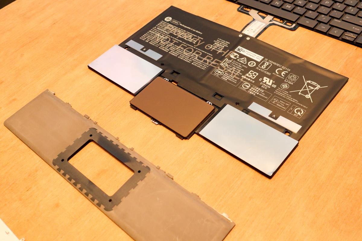 オール革張りの衝撃。HPの高級ノートブック「Spectre Folio 13 