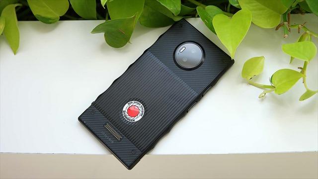 かなり浮いてます。RED Hydrogen Oneレビュー | ギズモード