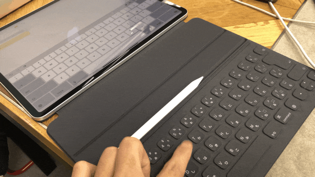 新型Smart Keyboardの秘孔を見つけたぞッ! | ギズモード・ジャパン 新型Smart Keyboardの秘孔を見つけたぞッ! | ギズモード・ジャパン