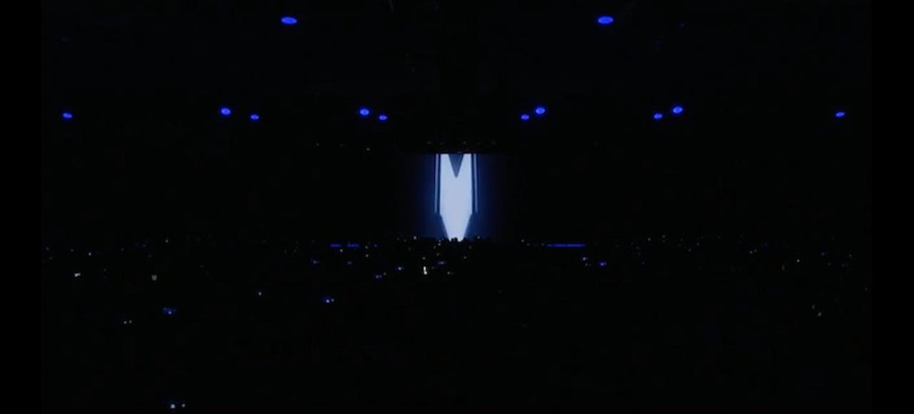 チラ見せ！ Samsungの折りたたみスマホがステージに登場！
