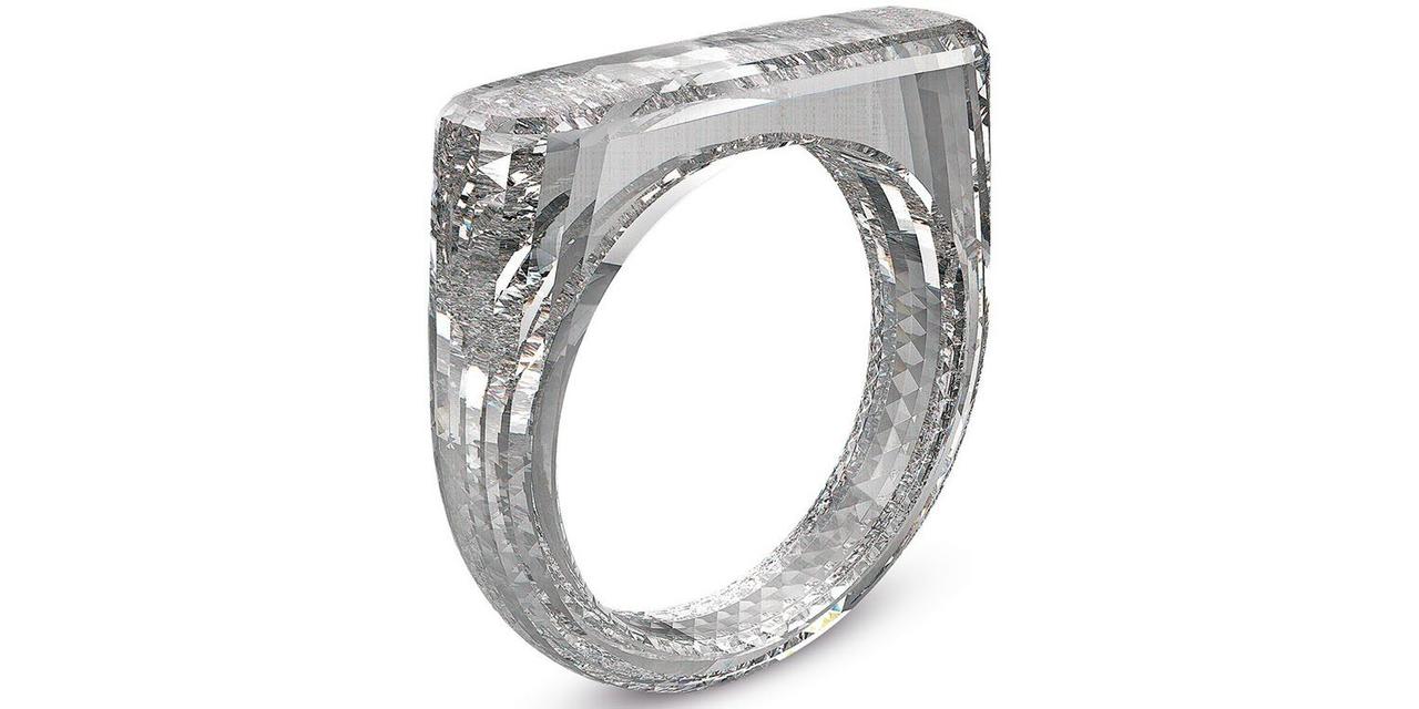 こちら、ジョニー・アイヴがデザインした指輪です