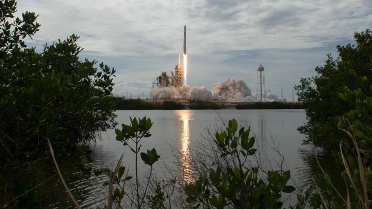 SpaceXに7,500機もの人工衛星打ち上げ認可が下りる。世界が衛星ネット回線で繋がるぞ！