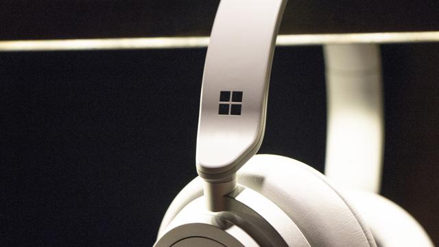 181119_microsoft_surface_headphones_review_4