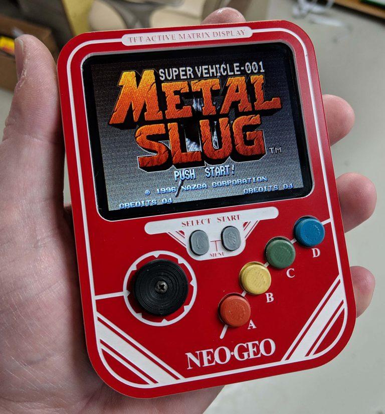 これは欲しい。｢NEOGEO mini｣をスマホ型の携帯ゲーム機に魔改造 | ギズモード・ジャパン